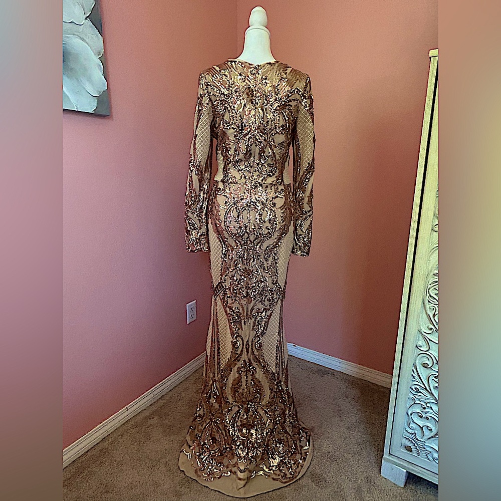 Betsy & Adam elegant vintage glamour long sleeve Sequined Gown in Champagne, 8 - Picture 4 of 12